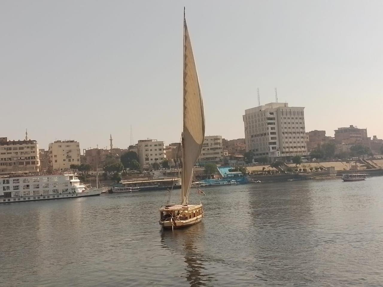 Hotel Nile Felucca Adventure Assuan Esterno foto