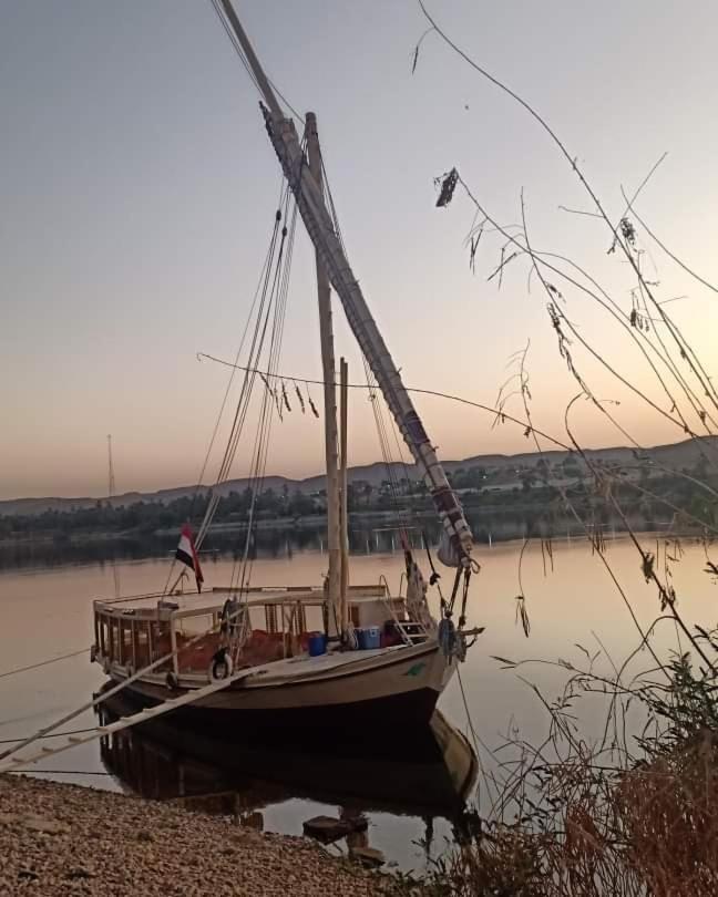 Hotel Nile Felucca Adventure Assuan Esterno foto