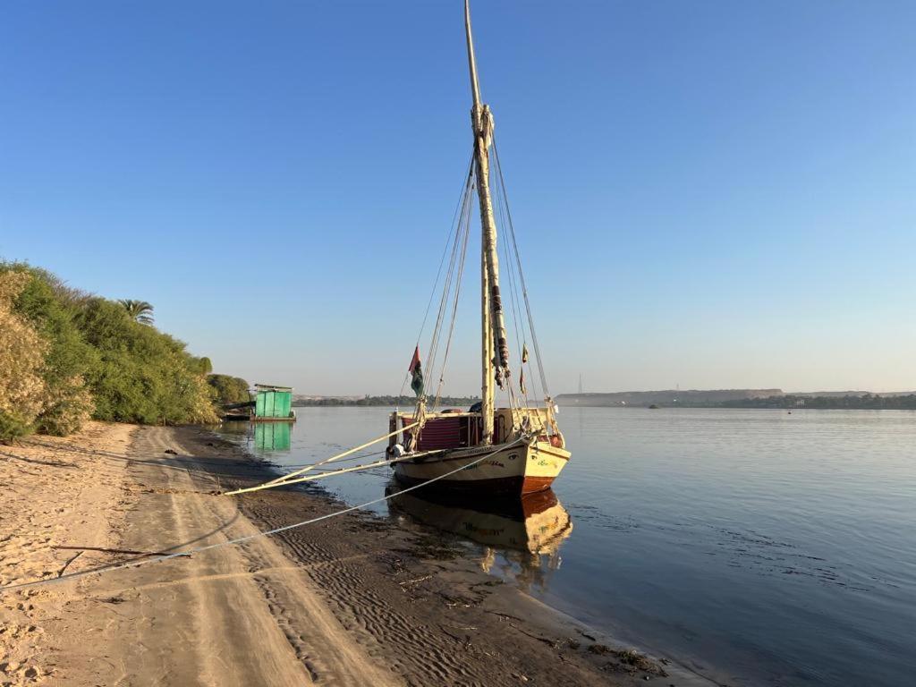 Hotel Nile Felucca Adventure Assuan Esterno foto
