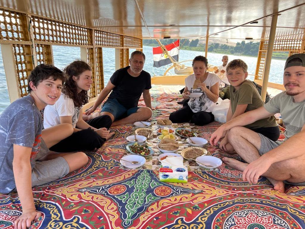 Hotel Nile Felucca Adventure Assuan Esterno foto